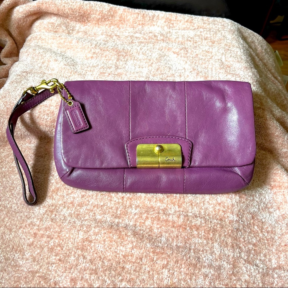 Coach Soft Leather Clutch/Wristlet. Gold detail.